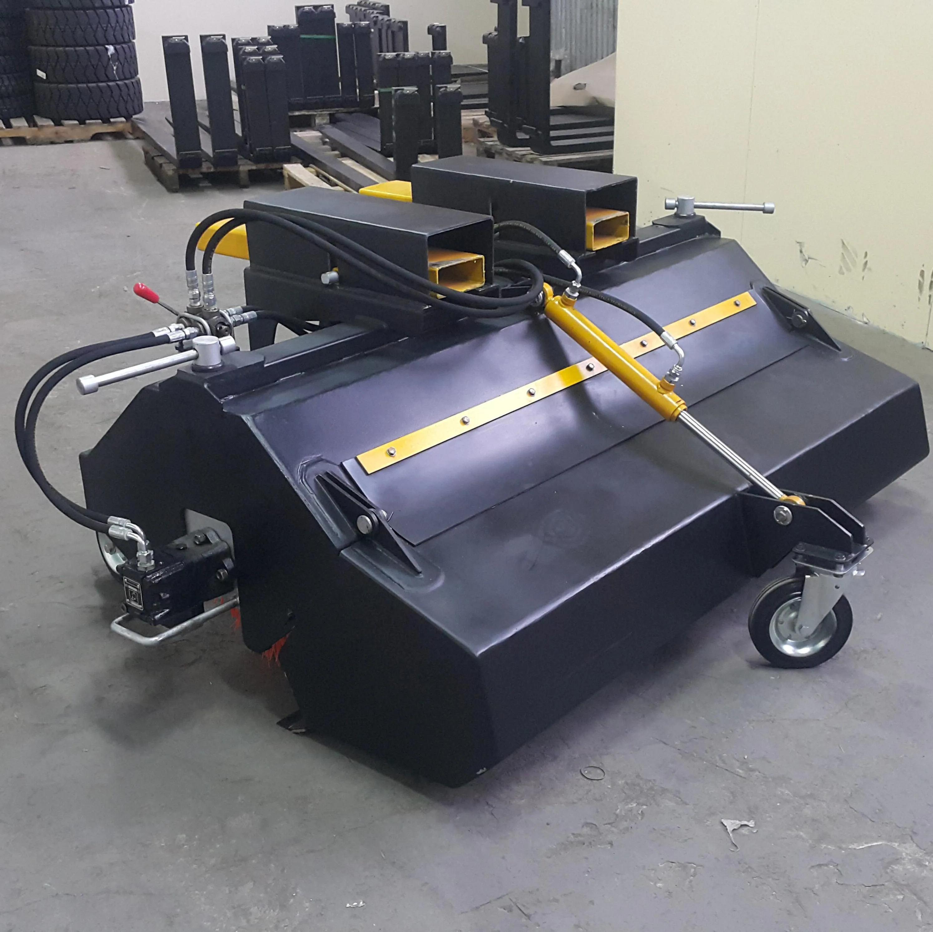 Щетка подметальная с бункером для сбора пыли (крепление на вилы)