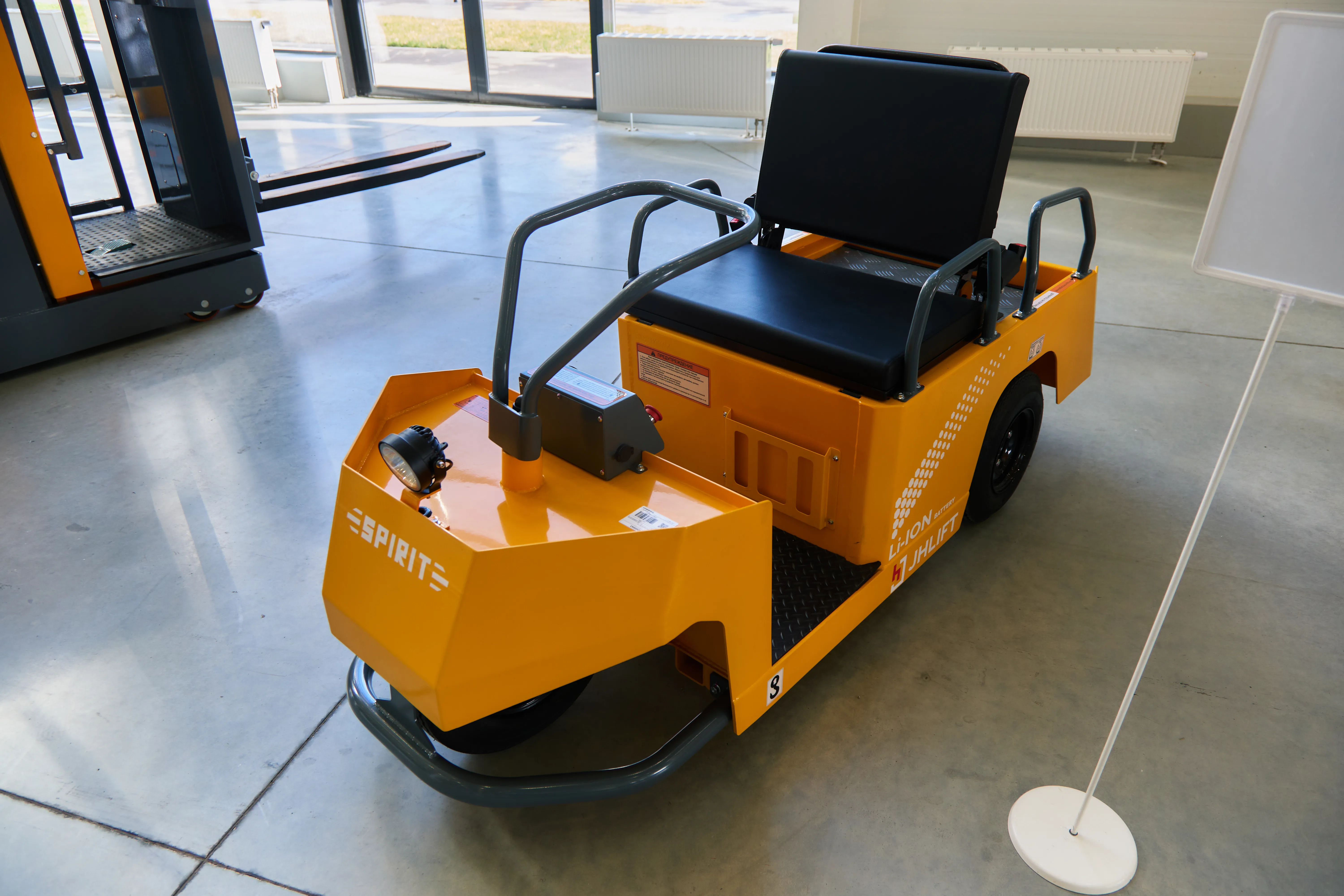 Электрический тягач JHLIFT QDD BD035-XC б/м 2,2 тонны