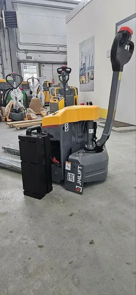 Тележка электрическая самоходная JHLIFT CBD 15 с колесами баланса, 1500 кг, 1150 x 560 мм, Li-Ion с батареей 40 Ah