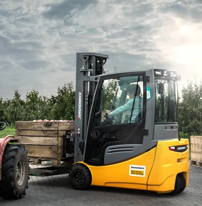 Электрический погрузчик Jungheinrich EFG 220 DZ, 4640 мм с сайдшифтом и системой Aquamatic