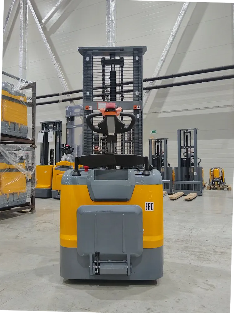 Штабелер электрический самоходный JHLIFT CDD 15 WHL с платформой оператора, 2500 мм, Li-Ion батарея
