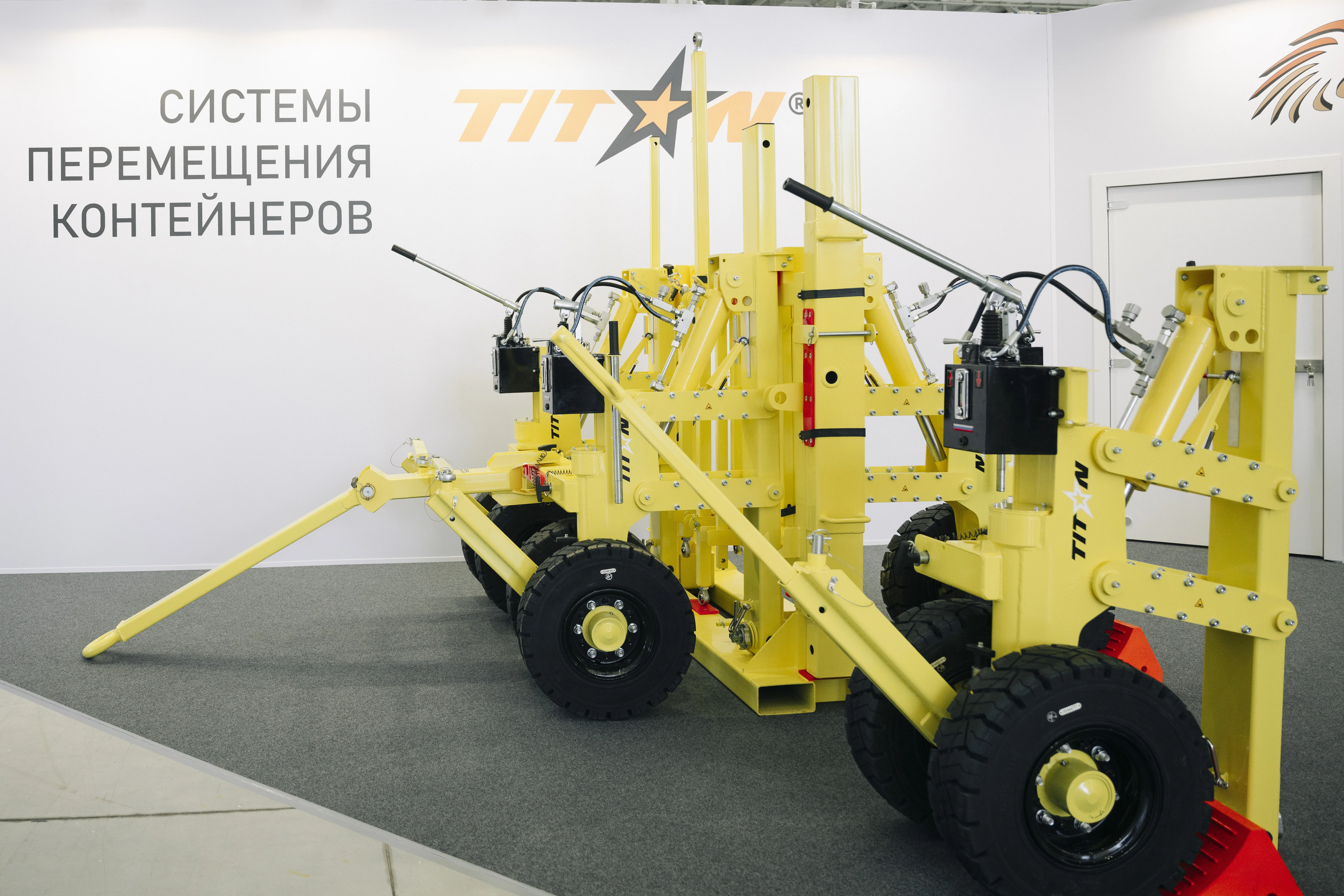 Какое оборудование используется для перемещения контейнеров