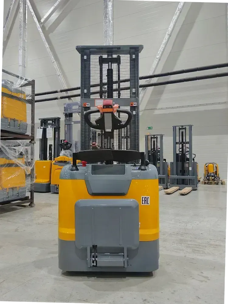 Штабелер электрический самоходный JHLIFT CDD 15 WHL с платформой оператора, 2500 мм, Li-Ion батарея