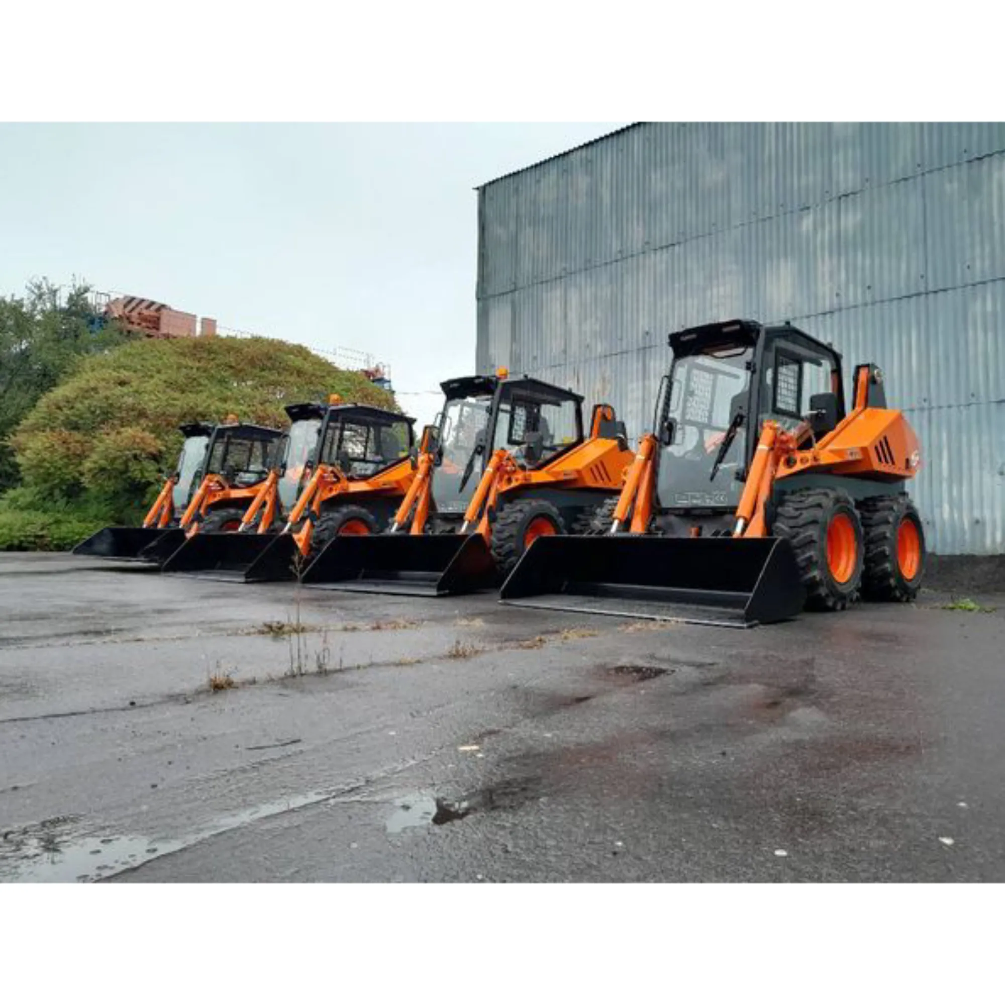 Мини-погрузчик LOCUST L1004 Speed+ с двойной скоростью, камерой заднего хода и плавающим клапаном