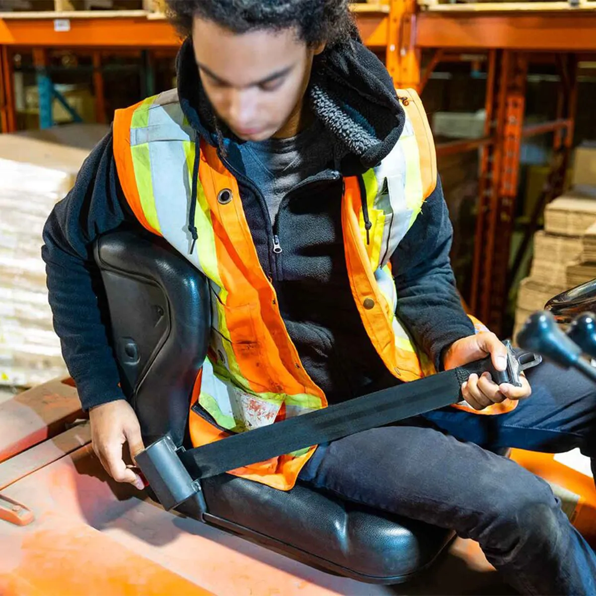 Быстроразъемный ремень безопасности водителя вилочного погрузчика