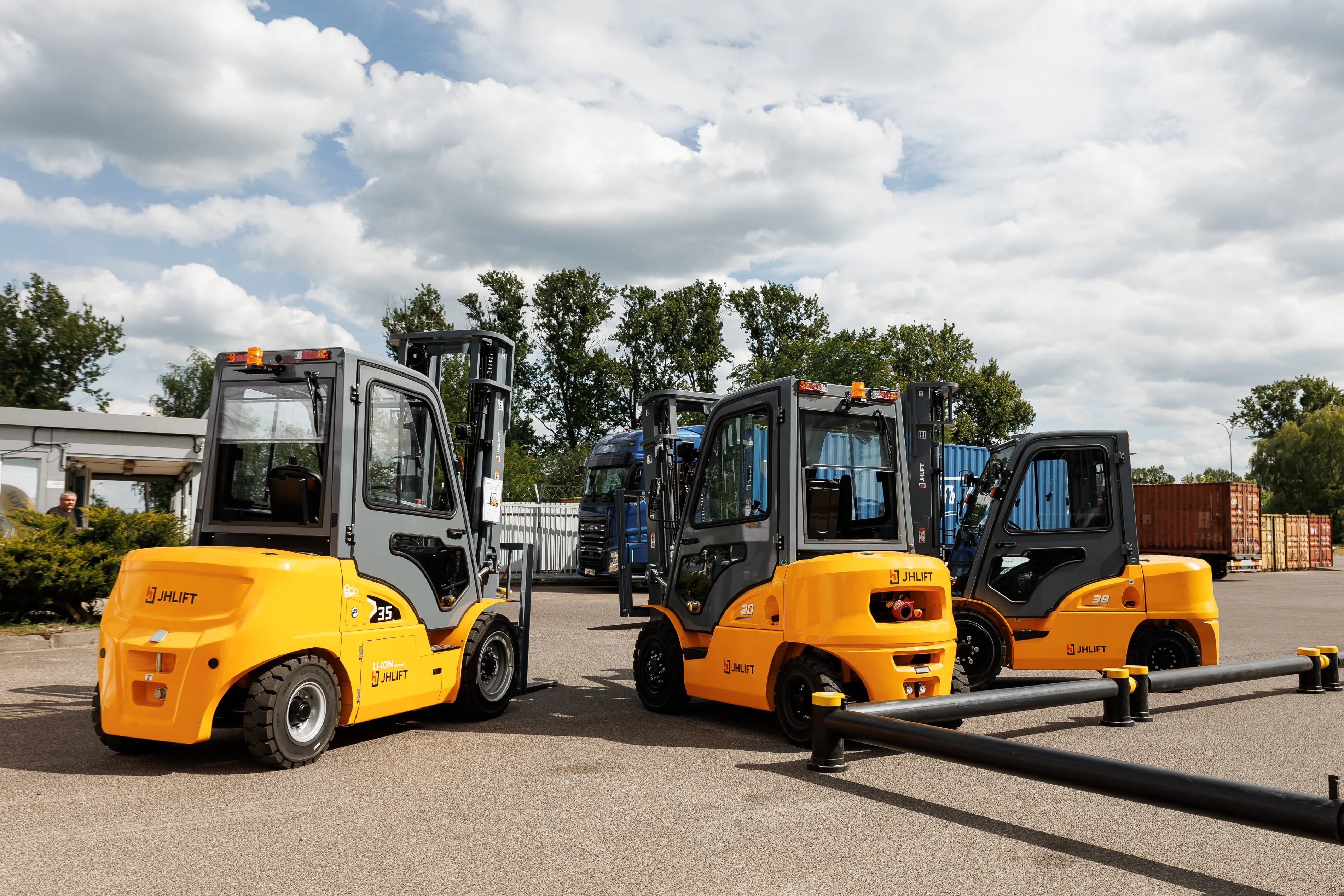 Какой погрузчик лучше - электрический или дизельный