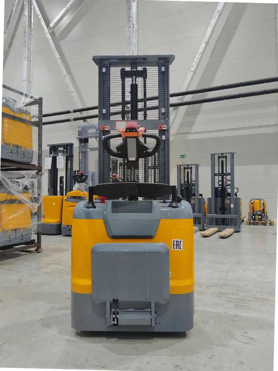 Штабелер электрический самоходный JHLIFT CDD 15 WHL с платформой оператора, 2500 мм, Li-Ion батарея