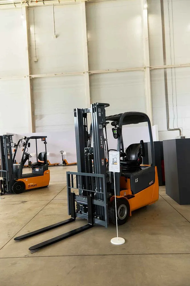 Электрический погрузчик JHLIFT CPDS 15AH, 2500-6500 мм, трехопорный, АКБ свинцово-кислотная