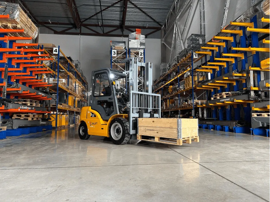 Чем отличается телескопический погрузчик от вилочного?