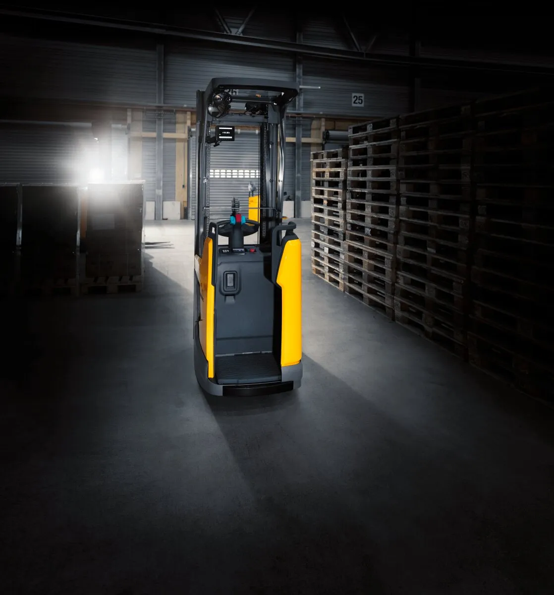 Штабелер электрический самоходный Jungheinrich ERC 214zi ZT, 3600 мм с площадкой для оператора