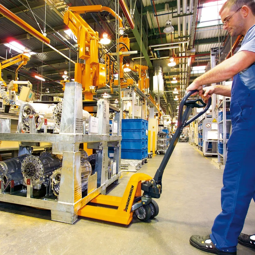 Длинновильная гидравлическая тележка (рохля) Jungheinrich AM 22 C-BV, 2200 кг, 1360х520 мм, с резиновыми колесами