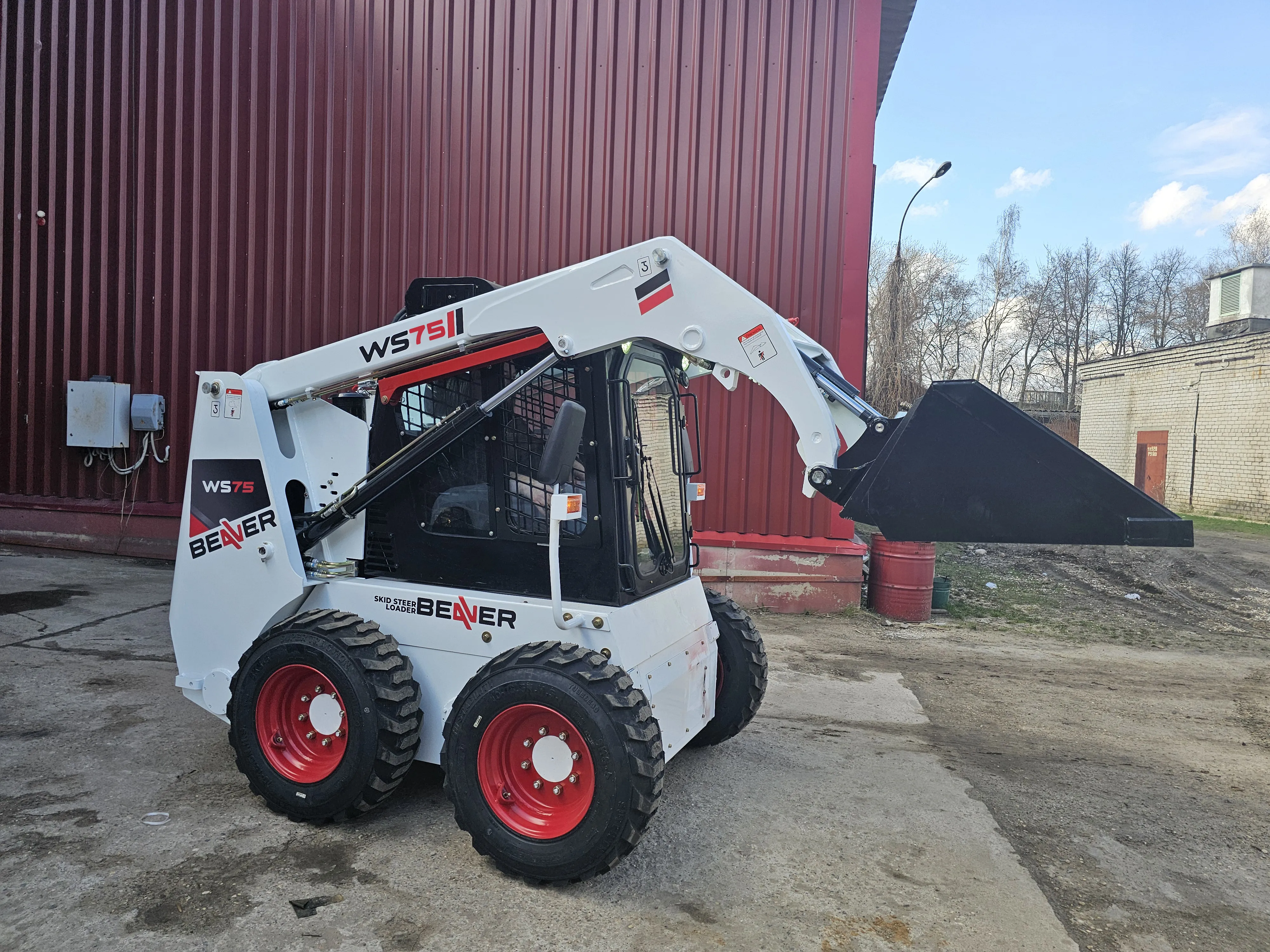 Мини-погрузчик с бортовым поворотом Beaver WS75