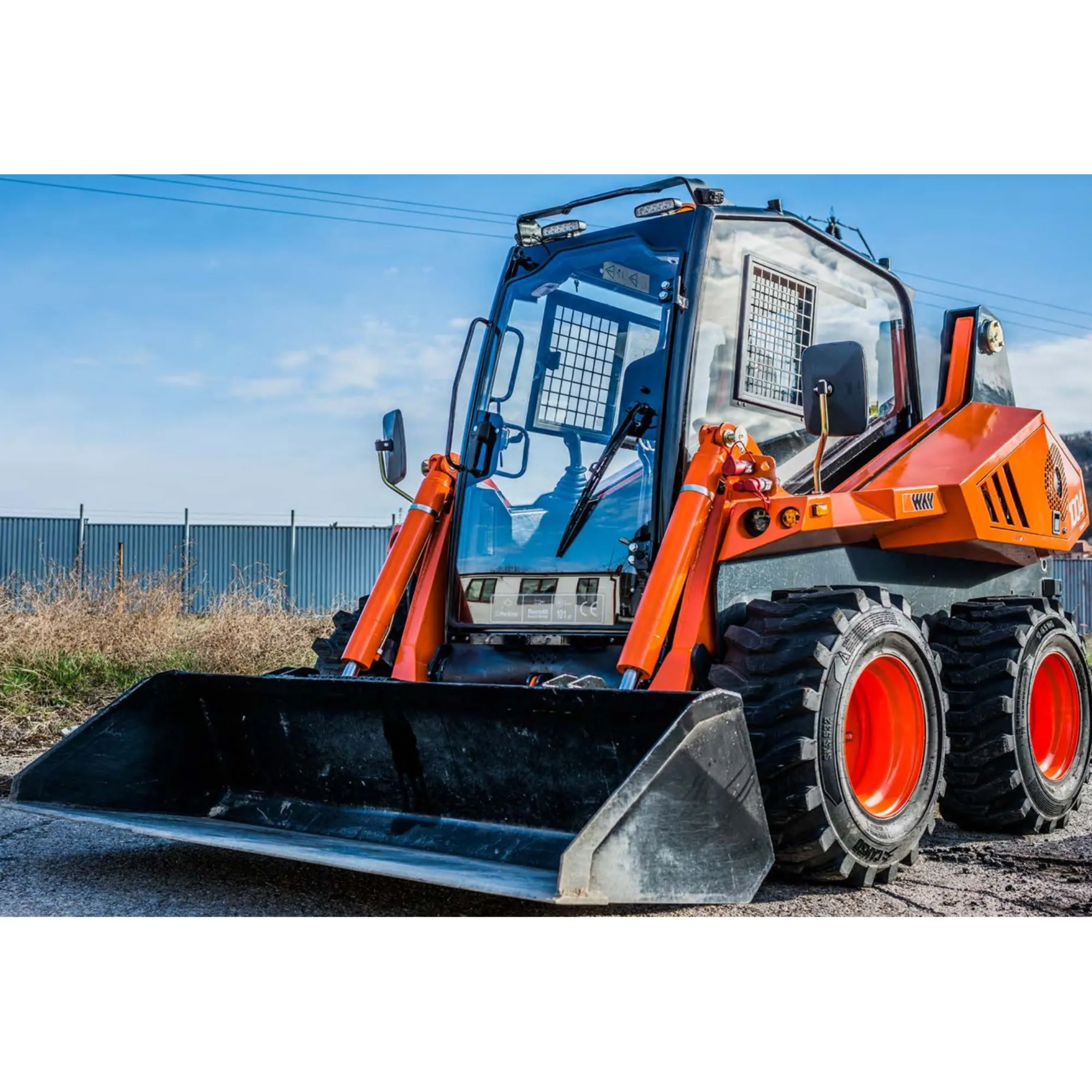 Мини-погрузчик L1004 Speed+ с двойной скоростью, камерой заднего хода и плавающим клапаном