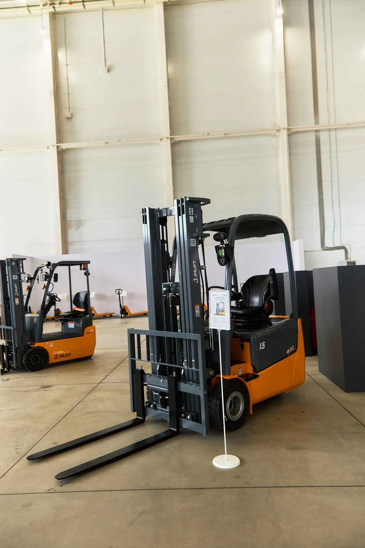 Электрический погрузчик JHLIFT CPDS 15AH, 2500-6500 мм, трехопорный, АКБ свинцово-кислотная