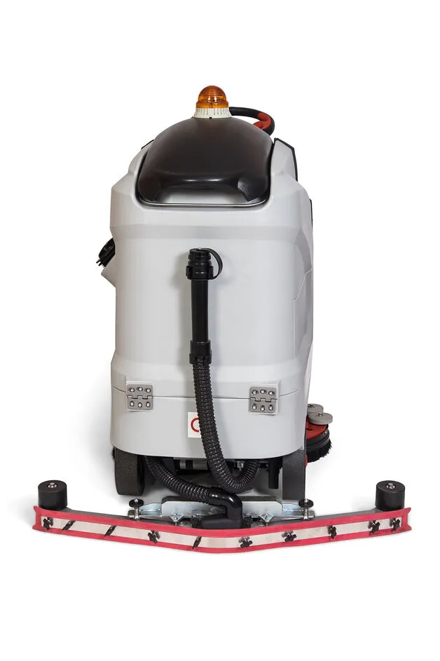 Поломоечная машина аккумуляторная с местом оператора Bennett Ranger R660b с литиевой АКБ 120 а/ч