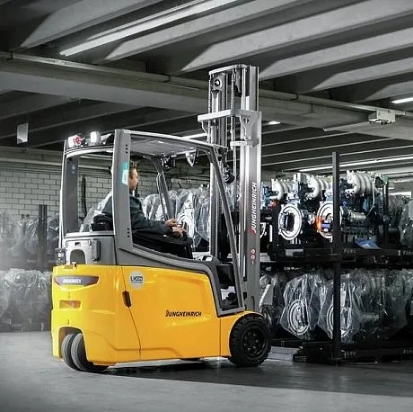 Электрический погрузчик Jungheinrich EFG DZ 215, 6000 мм с сайдшифтом картинка