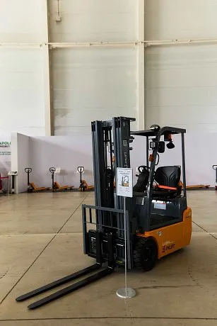 Электрический погрузчик JHLIFT CPDS 10X mini, 2000-4500 мм, трехопорный, АКБ Li-Ion / свинцово-кислотная картинка