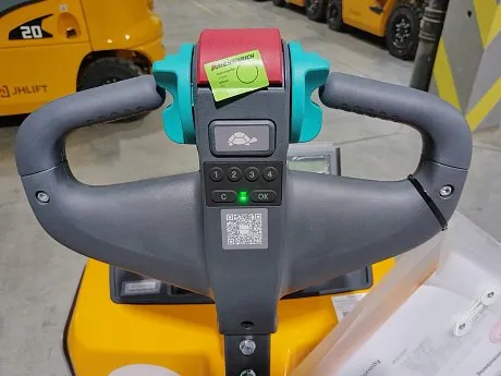 Тележка электрическая самоходная Jungheinrich EJE BA 115, 1500 кг, 1150 x 540 мм, Li-Ion с батареей 50 Ah картинка