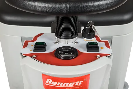 Поломоечная машина аккумуляторная с местом оператора Bennett Ranger R660b с литиевой АКБ 120 а/ч картинка
