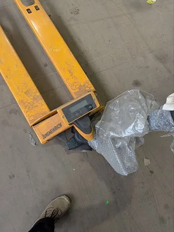 Весовая гидравлическая тележка (рохля) Jungheinrich AMW 22 C-GV, 2200 кг, 1150х540 мм, с резиновыми колесами картинка