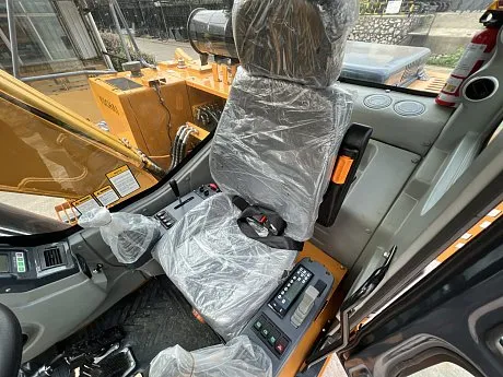 Экскаватор колесный Yuchai YC150W картинка