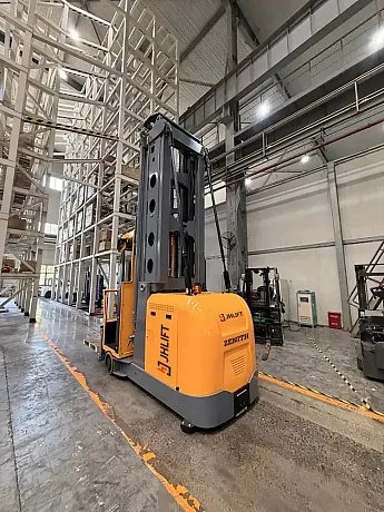 Узкопроходный высотный штабелер JHLIFT ZENITH 10-16, 5200-14700 мм, АКБ Li-Ion / свинцово-кислотная картинка