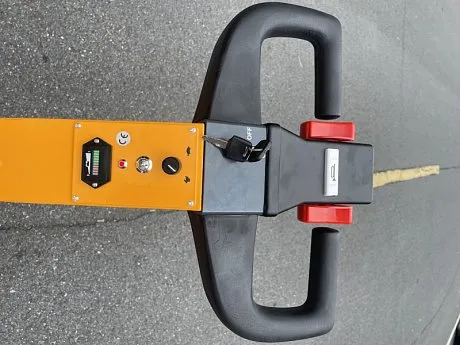 Электрический тягач HG-131, б/м 4500 кг картинка