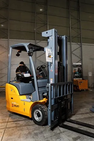 Электрический погрузчик JHLIFT CPDS 13-20 XC, трехопорный, с интегрированной Li-Ion батареей картинка