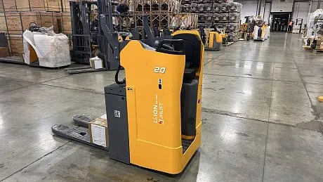 Тележка электрическая самоходная JHLIFT CBD 20X-A, 2000 кг, 1150 x 540 мм, с сиденьем оператора картинка