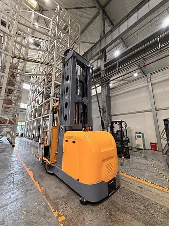 Узкопроходный высотный штабелер JHLIFT CSDS 15-XC, 10950 мм, АКБ Li-Ion / свинцово-кислотная картинка
