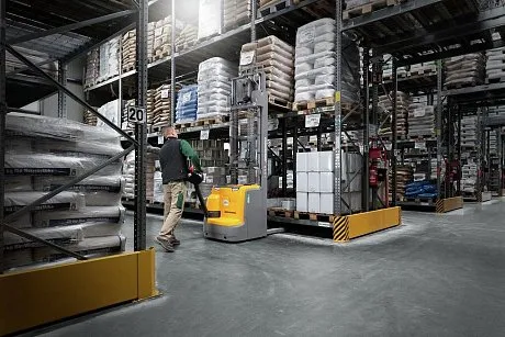 Штабелер электрический самоходный Jungheinrich EJC 216 ZZ,  2800 мм картинка