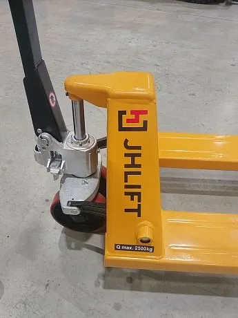 Гидравлическая тележка (рохля) JHLIFT BF25-H, 2500 кг, 1150х550 мм, усилен., с резиновыми колесами картинка