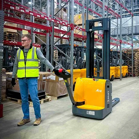 Штабелер электрический самоходный JHLIFT CDD 16 premium, АКБ Li-Ion / свинцово-кислотная картинка