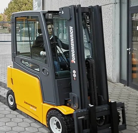 Электрический погрузчик Jungheinrich EFG 318k компактная версия картинка