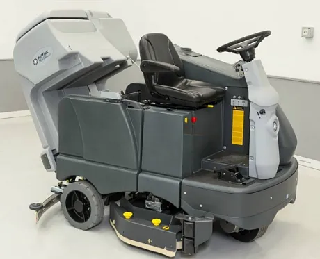 Поломоечная машина аккумуляторная с сиденьем для оператора Nilfisk SC6500 1300D G420 BR SC картинка