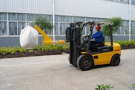 Захват с креплением на вилы погрузчика ССБ(стрела специальная для биг-бегов)-1 картинка