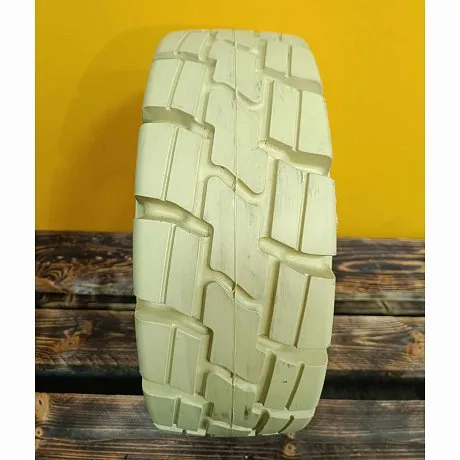 Шина цельнолитая EXMILE ECLAT 140/55-9/4.0 WS картинка