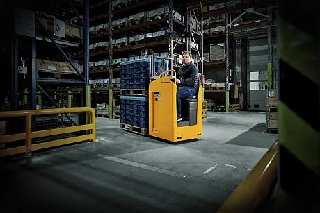 Штабелер электрический самоходный Jungheinrich ESD 220 ZT, 1660 мм картинка