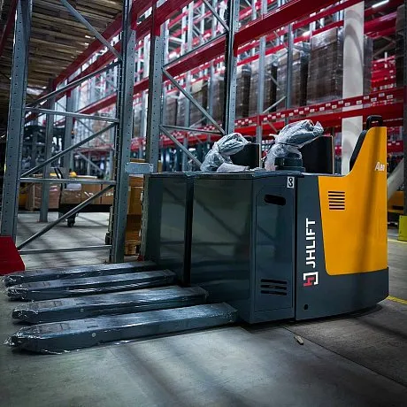 Тележка электрическая самоходная JHLIFT CBD 20-30 SU, 2000-3000 кг, 1150 x 540 мм, с фиксированной платформой оператора, АКБ Li-Ion / свинцово-кислотная картинка