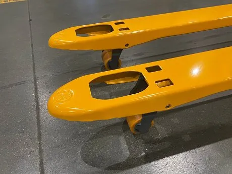 Гидравлическая тележка (рохля) Jungheinrich AM 22 C-GV, 2200 кг, 1150х520 мм, с резиновыми колесами картинка