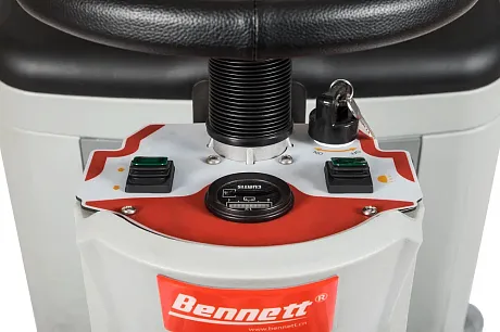 Поломоечная машина аккумуляторная с местом оператора Bennett Ranger R660b с литиевой АКБ 120 а/ч картинка