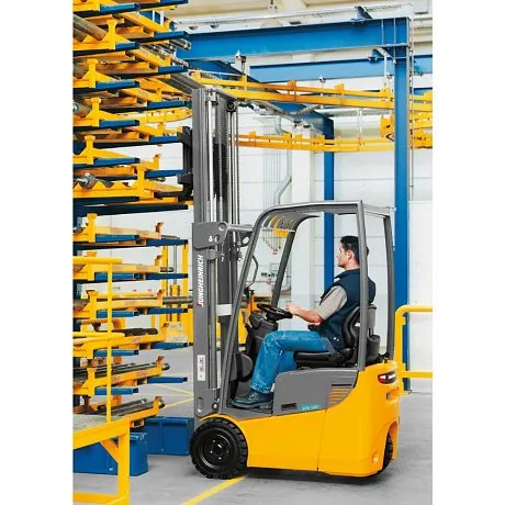 Электрический погрузчик Jungheinrich EFG 110 картинка