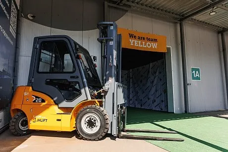 Четырехопорный электрический погрузчик JHLIFT CPD 15-38 ХE, 2500-7000 мм, с интегрированной Li-Ion батареей   картинка