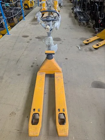 Весовая гидравлическая тележка (рохля) Jungheinrich AMW 22 C-GV, 2200 кг, 1150х540 мм, с резиновыми колесами картинка