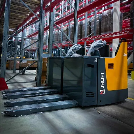 Тележка электрическая самоходная JHLIFT CBD 20-30 SU, 2000-3000 кг, 1150 x 540 мм, с фиксированной платформой оператора, АКБ Li-Ion / свинцово-кислотная картинка