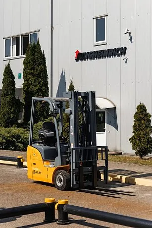 Электрический погрузчик JHLIFT CPDS 13-20 XC, трехопорный, с интегрированной Li-Ion батареей картинка