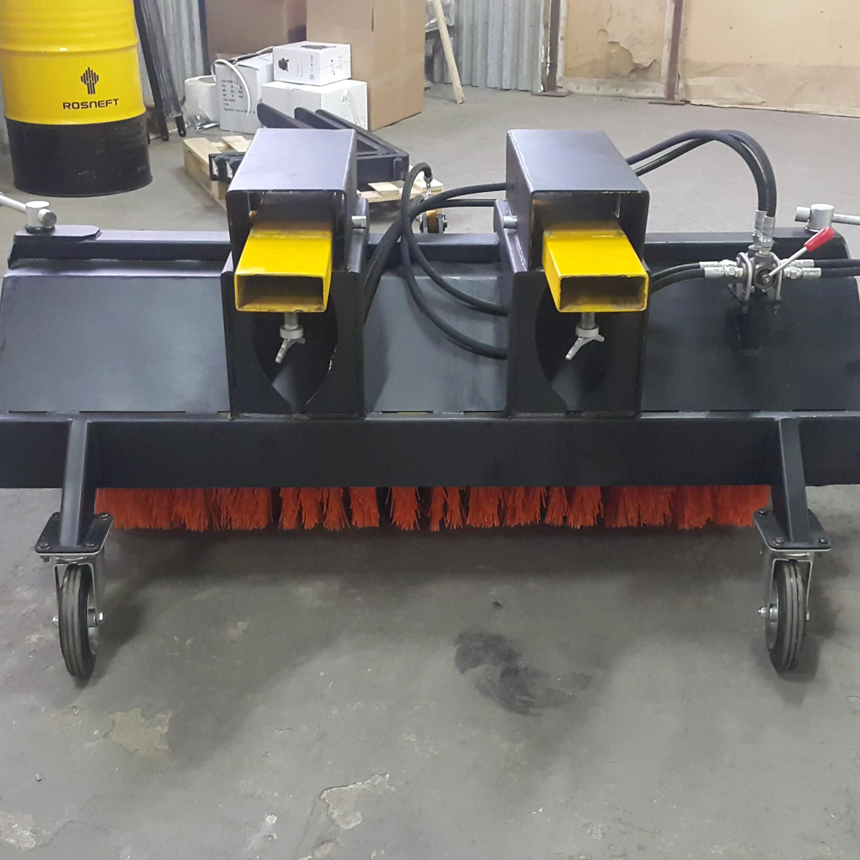 Щетка подметальная с бункером для сбора пыли (крепление на вилы)