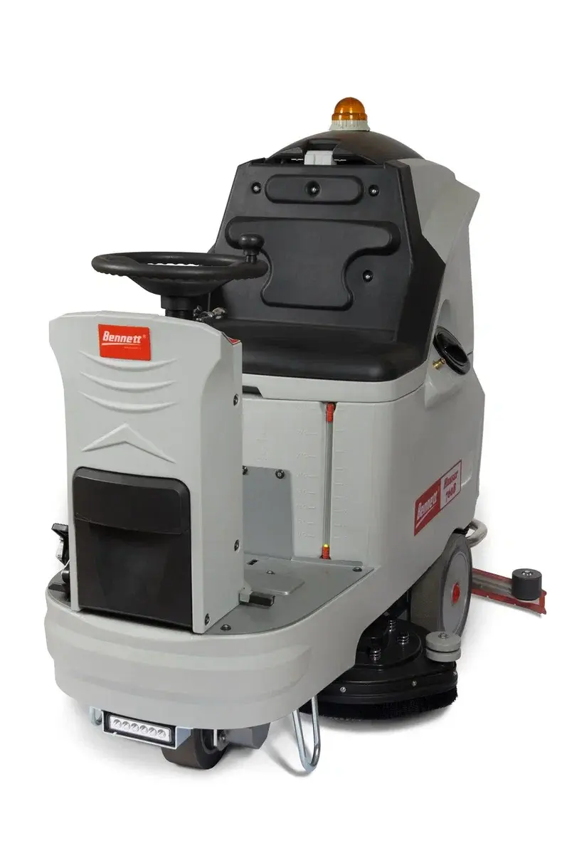 Поломоечная машина аккумуляторная с местом оператора Bennett Hussar H860b с литиевой АКБ 210 а/ч