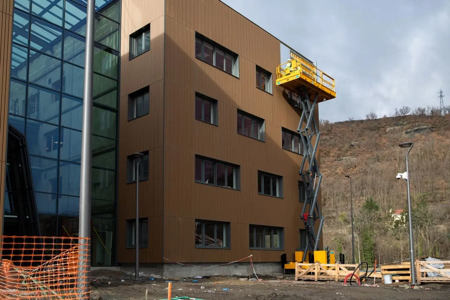 Самоходный электрический ножничный подъемник Haulotte HS15E