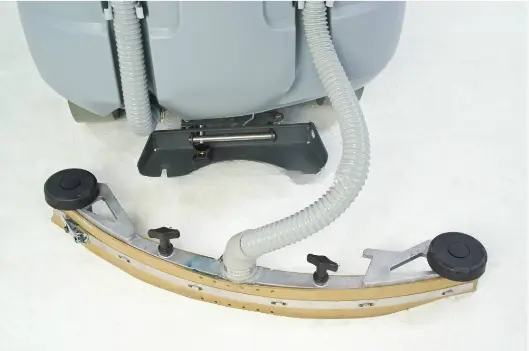 Поломоечная машина аккумуляторная с сиденьем для оператора Nilfisk BR 855